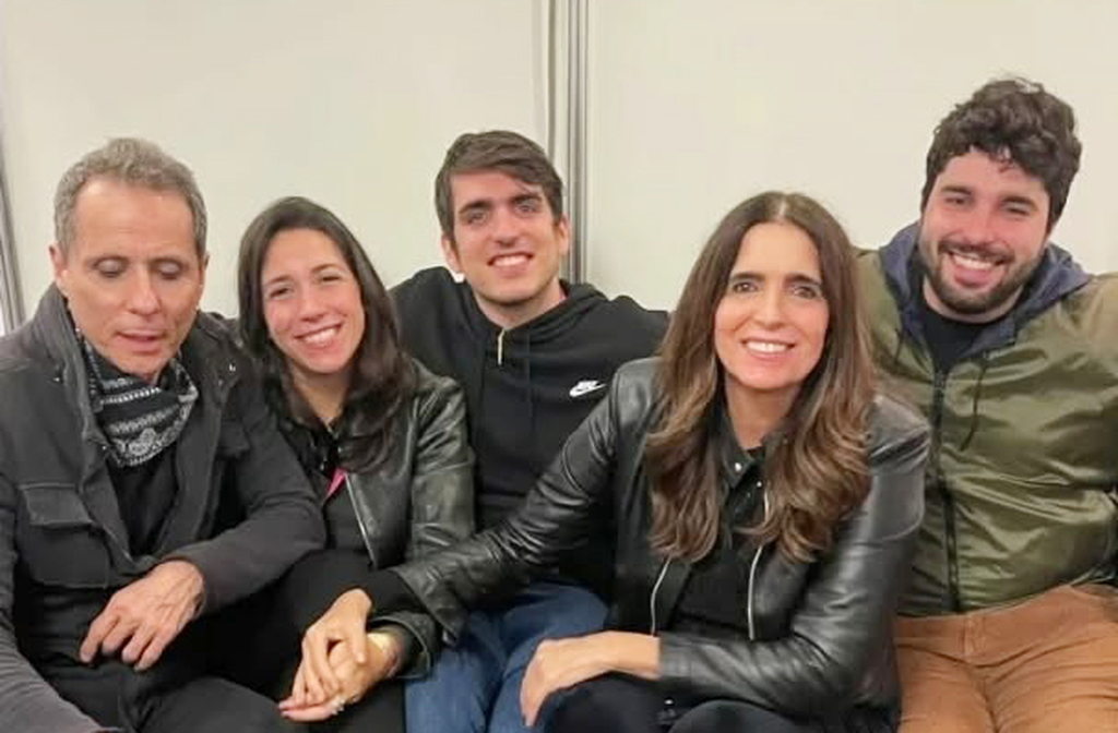 <p>Da união com Bellotto, nasceram dois filhos, João, nascido em 1995, no dia das mães, e Antonio, em 1997. A maternidade influenciou suas escolhas profissionais.</p>
