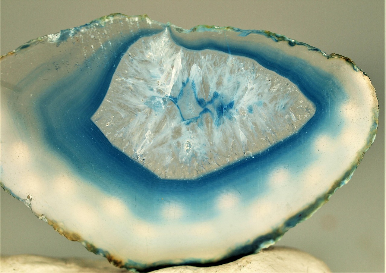 <p>O Brasil é um dos maiores produtores de ágata do mundo, especialmente na região sul. A cidade de Soledade, no Rio Grande do Sul, é referência nesse setor.</p>
