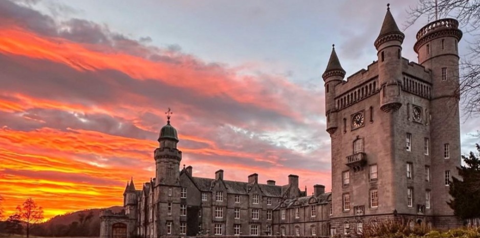 <p>Elizabeth II já estava com a saúde debilitada, e sua permanência em Balmoral foi vista como parte de sua rotina para aproveitar os últimos meses de vida em um lugar que lhe trazia conforto e tranquilidade.</p><?php if (strpos(site('ds_site_link'), '/apostas') === false): ?>
    </div>

    <div class=