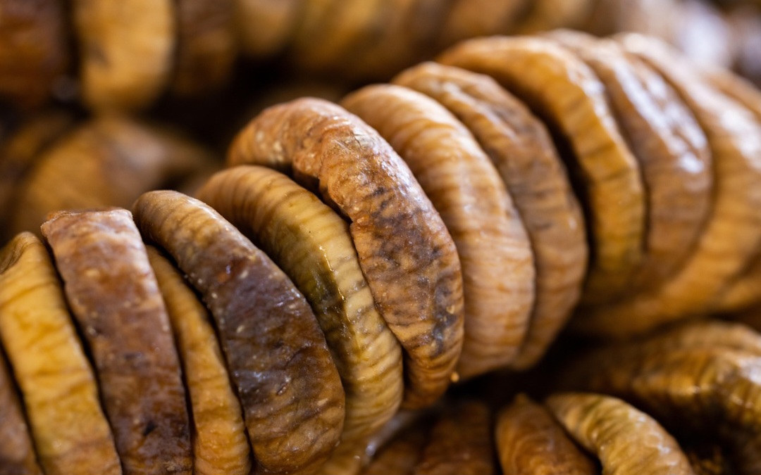 <p>Possui alto poder antioxidante e vitaminas A, B1, B2, C, K e E em sua composição. Inclusive na versão seca. Ele tem ação laxativa suave e auxilia no combate a inflamações do sistema respiratório.</p>
