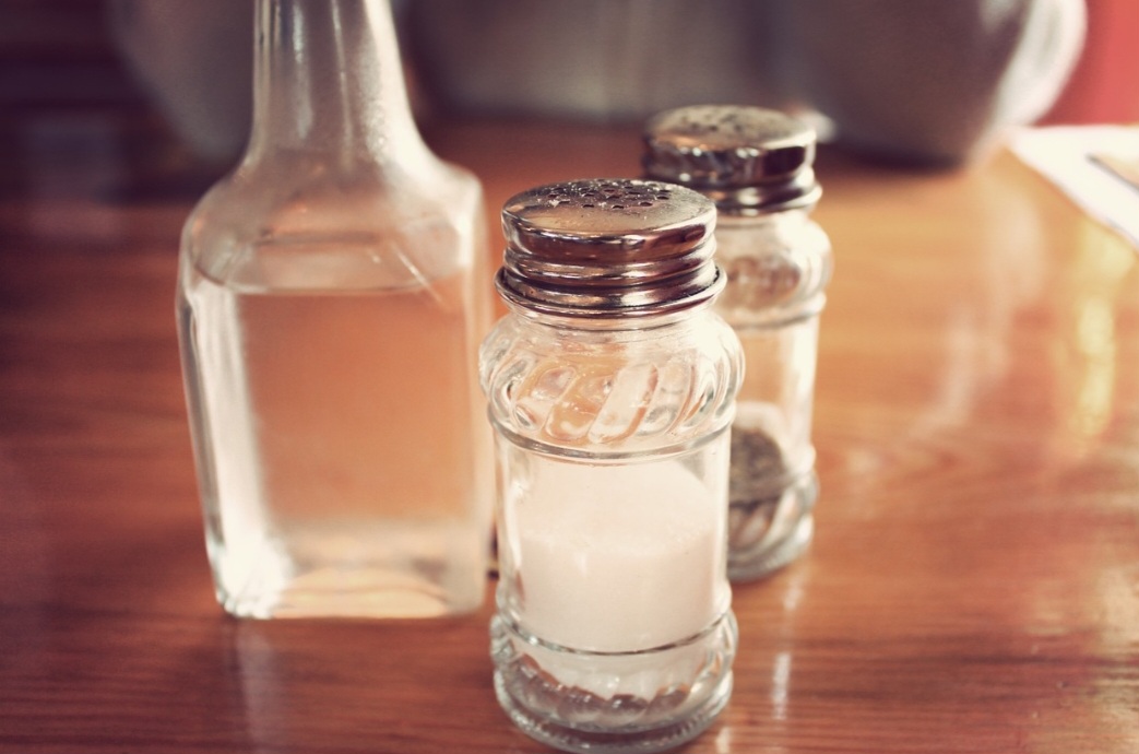 <p>O vinagre de vinho branco é mais suave e claro, combinando bem com peixes, frutos do mar e vegetais. Ele é comum na culinária mediterrânea</p><?php if (strpos(site('ds_site_link'), '/apostas') === false): ?>

    </div>

    <div class=