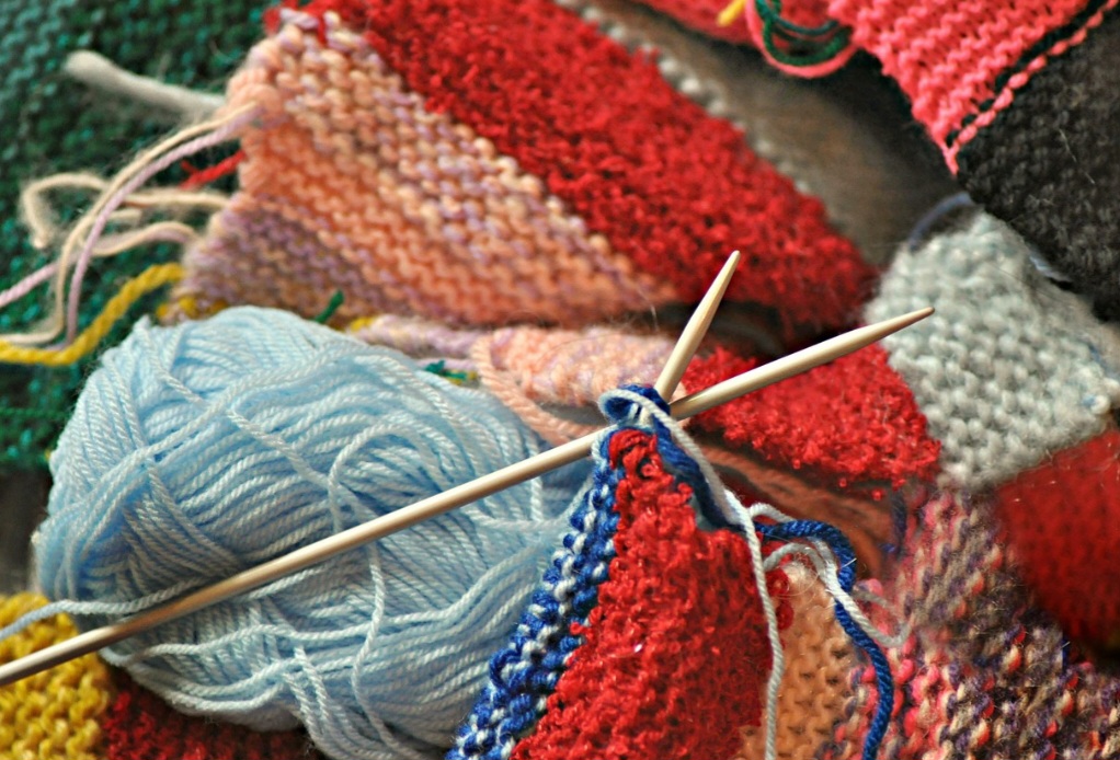 <p>O tricô continua a ser uma forma de expressão criativa e um passatempo terapêutico, contribuindo para o bem-estar físico e mental.</p>
