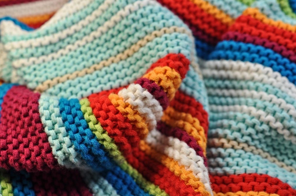 <p>Na Idade Média, a técnica foi usada pela nobreza e pela igreja, com exemplos como capas de travesseiro encontradas em túmulos de nobres espanhóis.</p>
