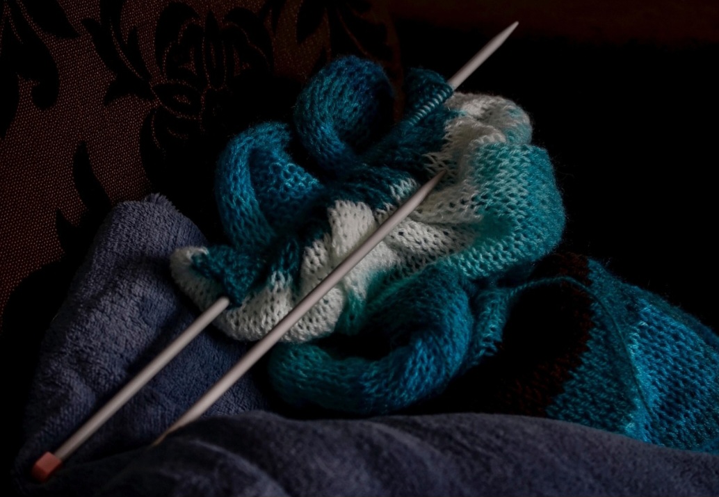 <p>É também uma ferramenta social que combate o isolamento, fortalece laços de amizade e pode ser uma fonte de apoio para quem precisa ou até uma fonte de renda.</p>
