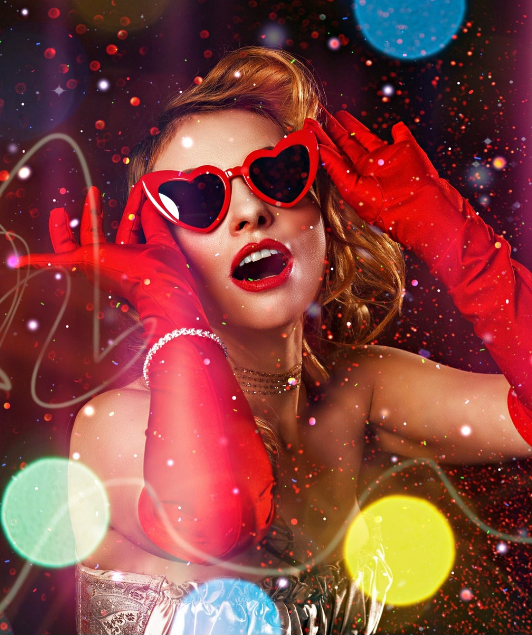 <p>Em linhas gerais, glitter é o termo técnico para partículas muito pequenas e refletivas, hoje feitas em sua maioria de plástico com camada metálica, o que facilita sua dispersão no ambiente.</p>
