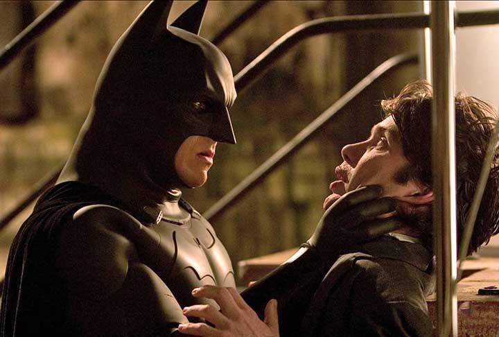 <p>A luta é famosa por sua abordagem realista e prática, adaptando-se a diferentes confrontos nas ruas. O ator Christian Bale treinou intensivamente no sistema Keysi para o papel de Batman em filmes da franquia.</p>

