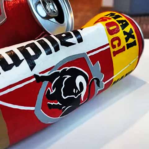 <p>A peça, intitulada All the Good Times We Shared, I Miss Them, fazia parte de uma mostra de arte contemporânea. Um comunicado divulgado pelo LAM Museum disse que “as latas foram cuidadosamente desenhadas à mão com acrílico, com cada detalhe reproduzido meticulosamente”.</p><?php if (strpos(site('ds_site_link'), '/apostas') === false): ?>
    </div>

    <div class=