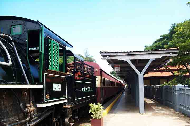 <p>O Trem das Águas proporciona um passeio nostálgico a bordo da locomotiva a vapor 1424, de 1927. O trajeto de 20 km (ida e volta) segue até Soledade de Minas, margeando o Rio Verde e passando por belas paisagens.</p><?php if (strpos(site('ds_site_link'), '/apostas') === false): ?>
    </div>

    <div class=