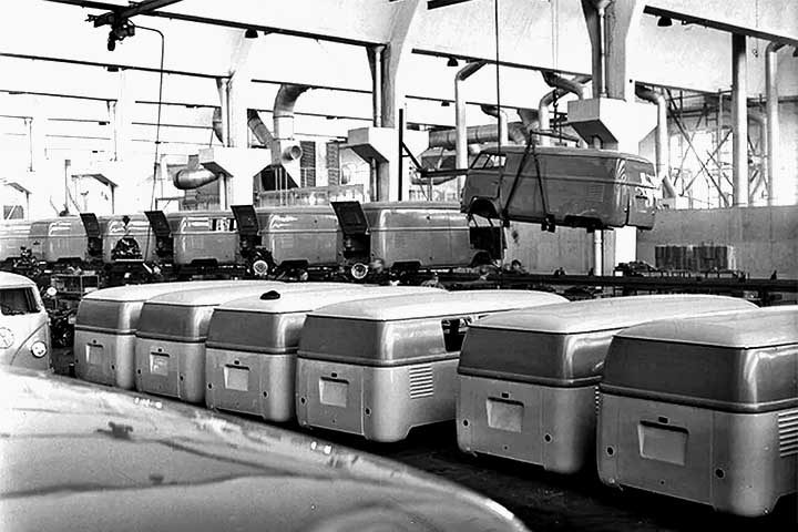 <p>A escolha de 2 de setembro como Dia Nacional da Kombi homenageia o marco da produção industrial brasileira da Volkswagen, anos antes de o Fusca ser produzido localmente em janeiro de 1959.</p>
