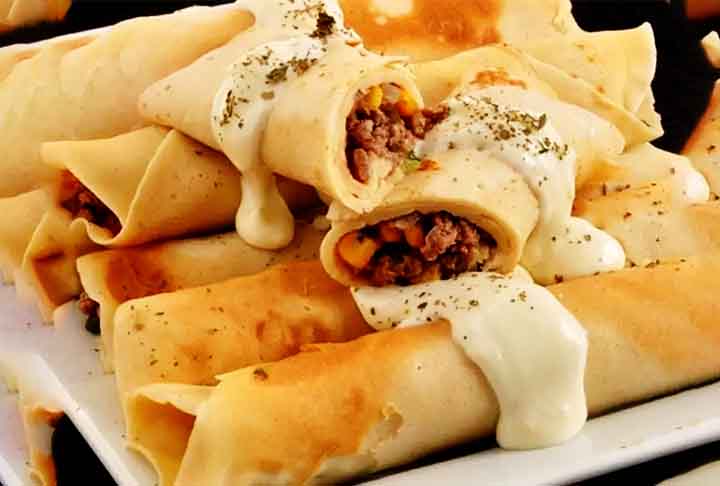 <p>Já o recheio salgado das panquecas costuma ter queijo, presunto, carne moída, frango desfiado ou espinafre. Mas outras opções também são encontradas.</p>
