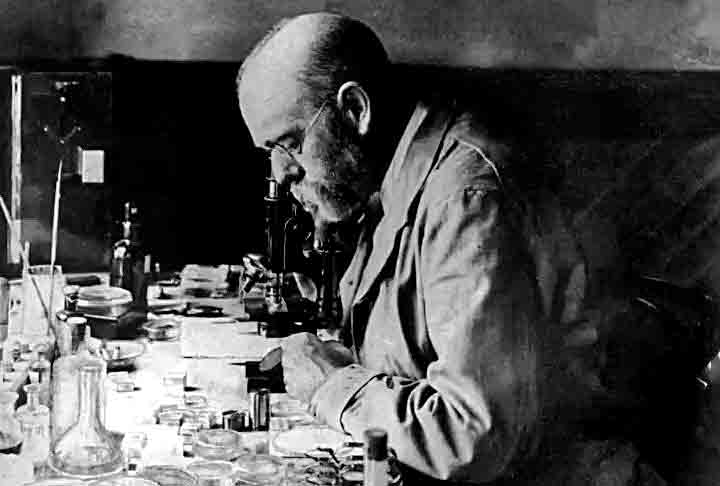 <p>ROBERT KOCH (1843-1910): bacteriologista alemão,  um dos fundadores da microbiologia moderna. Fez descobertas sobre a etiologia das doenças infecciosas e desenvolveu os postulados de Koch, com critérios científicos para associar um microrganismo específico a uma doença específica.</p>
