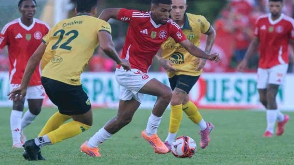 Com reservas, Colorado tem queda no segundo tempo e vê Canarinho de Erechim virar o jogo minutos finais, no Colosso da Lagoa