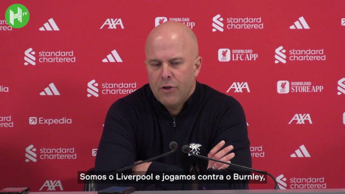 Arne Slot exclama frustração por empate contra o Burnley