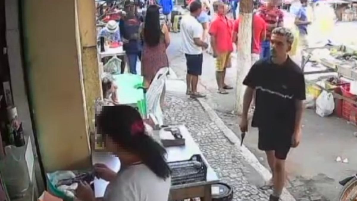 Câmeras de vigilância flagraram tentativa de homicídio em Mucambo em que a arma do atirador falhou