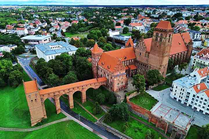 <p>Pomerânia, distrito onde Szymbark está localizada, tem uma população de mais de 2,36 milhões de habitantes.</p>
