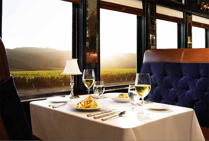 <p>Ao todo, o Napa Valley Wine Train conta com 14 experiências sofisticadas a bordo de dois trens luxuosos.</p>
