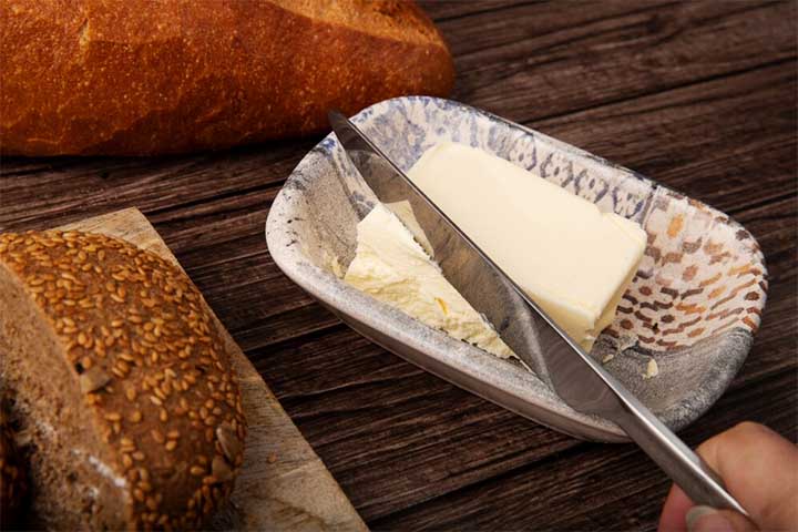 <p>Por outro lado, a manteiga é rica em gorduras saturadas, que podem elevar o colesterol LDL (ruim) se consumidas em excesso.</p><?php if (strpos(site('ds_site_link'), '/apostas') === false): ?>

    </div>

    <div class=