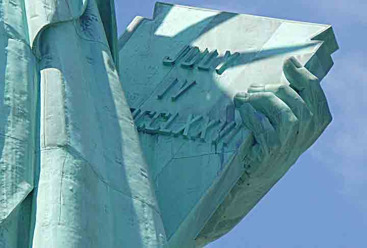 <p>No nível subnacional, a Estátua da Liberdade foi adicionada ao Registro de Lugares Históricos de Nova Jersey em 1971 e transformada em marco designado pela cidade de Nova York em 1976.</p>
