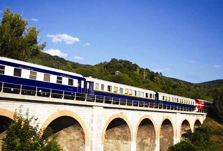 <p>A exclusividade é tanta que são apenas 24 vagas com preços que partem de R$ 56 mil por pessoa! Que tal?</p><?php if (strpos(site('ds_site_link'), '/apostas') === false): ?>

    </div>

    <div class=