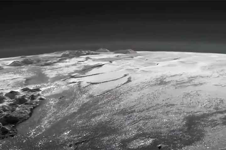 <p>Nesse sentido, Plutão também tem uma atmosfera formada por gases como metano, nitrogênio e monóxido de carbono.</p>
