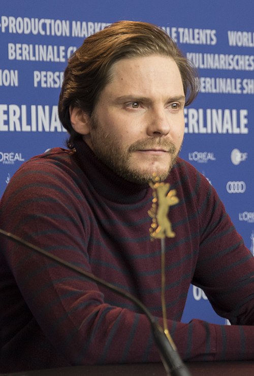 <p>Daniel Brühl – Nascido em Barcelona em 16/6/1978, desenvolveu carreira que transita com facilidade entre Europa e América. Seu nascimento na Espanha agrega mais um nome à lista de talentos ligados ao país.</p>
