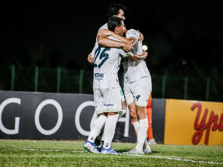 O Floresta venceu o Maranguape por 3 a 0 pelo Campeonato Cearense. 