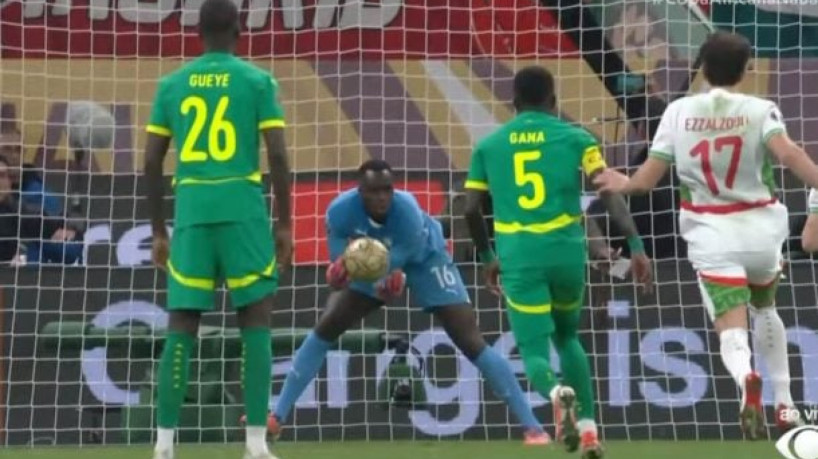 Após cavar pênalti e causar revolta em campo, com ameaça de desistência do Senegal, marroquino Brahim 