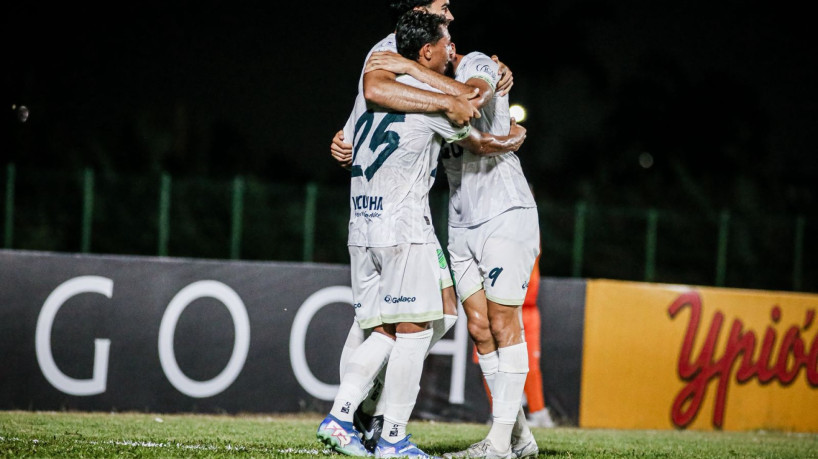 O Floresta venceu o Maranguape por 3 a 0 pelo Campeonato Cearense.  