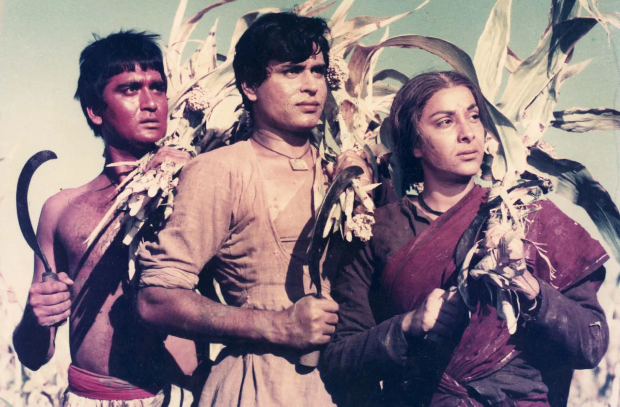 <p>Entre os filmes que marcaram gerações está “Mother India”, considerado um épico nacional – a obra simboliza sacrifício e força feminina. Ao lado dele, outros clássicos consolidaram a identidade do cinema hindi. Essas produções permanecem referências até hoje.</p>
