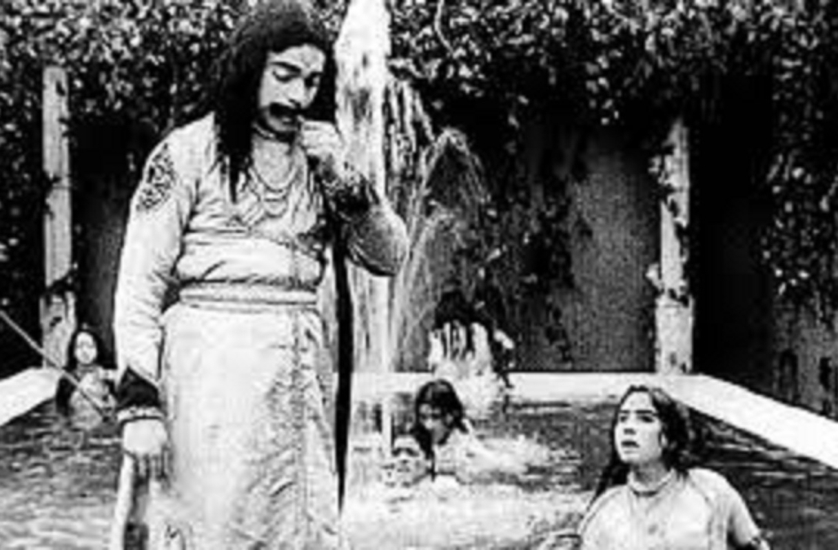 <p>A primeira projeção cinematográfica na Índia ocorreu em 1896, com imagens em movimento pela primeira vez. Porém, o marco inicial do cinema indiano veio em 1913, com “O Rei Harishchandra”. Dirigido por Dadasaheb Phalke, o filme abordava textos sagrados hindus. Desde então, o país sempre produziu narrativas.</p><?php if (strpos(site('ds_site_link'), '/apostas') === false): ?>
    </div>

    <div class=