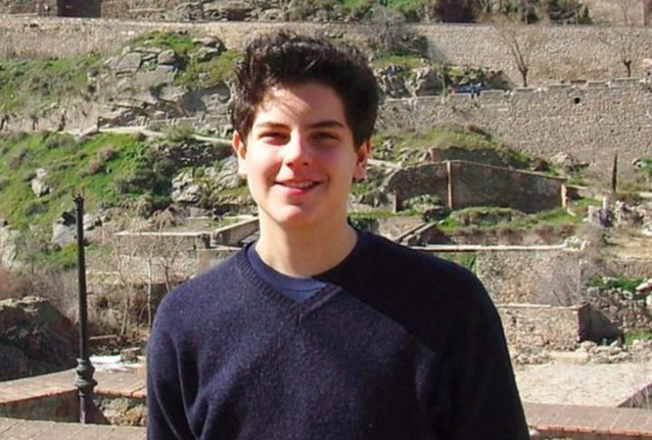 <p>Conhecido por sua vida simples, gosto por videogames e calças jeans, Acutis ganhou notoriedade por criar um site que catalogava milagres da Virgem Maria e ensinamentos da Igreja.</p><?php if (strpos(site('ds_site_link'), '/apostas') === false): ?>
    </div>
    <div class=