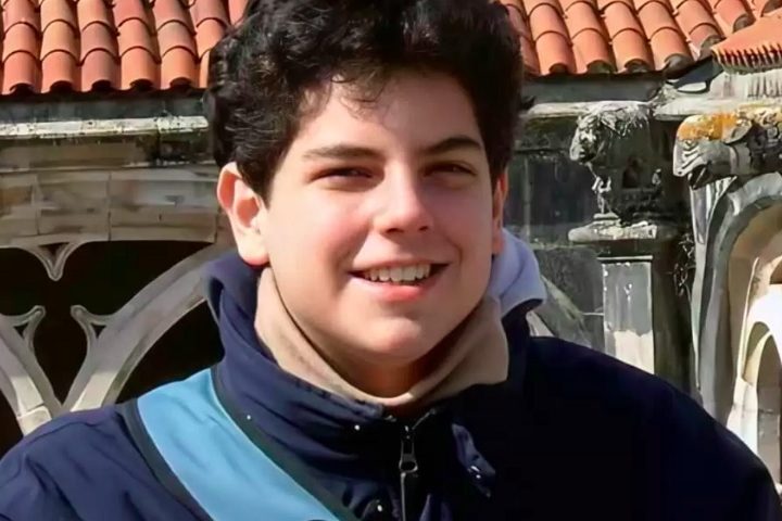 <p>Nascido em Londres e criado em Milão, Acutis foi beatificado em 2020.</p>
