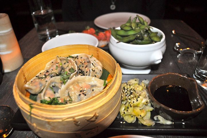 <p>Edamame: Grãos de soja cozidos na água com sal. Uma opção leve e saudável, perfeita para petiscos ou acompanhamentos.</p>
