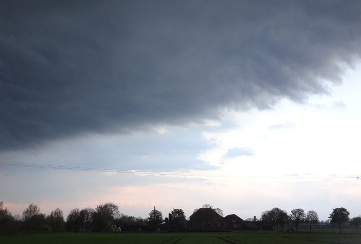 <p>A formação do granizo ocorre quando fortes correntes ascendentes dentro dessas nuvens transportam gotículas de água para altitudes muito elevadas.</p><?php if (strpos(site('ds_site_link'), '/apostas') === false): ?>
    </div>

    <div class=