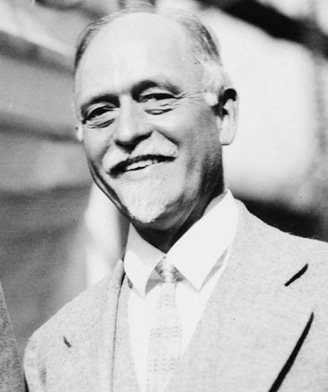 <p>Irving Fisher (1867-1947) – Americano da Universidade de Yale, em Connecticut, foi um dos expoentes do “monetarismo”. Criou teorias sobre capital, mercado e inflação, inclusive a Teoria de Fisher, sobre uma variante no nível de preços. Foi um escritor prolífico, deixando livros e artigos técnicos.</p><?php if (strpos(site('ds_site_link'), '/apostas') === false): ?>
    </div>
    <div class=
