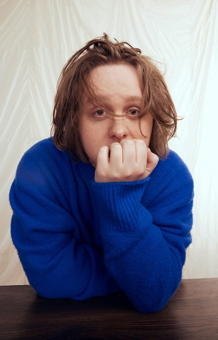 <p>Foi a Síndrome de Tourette que provocou o afastamento do cantor Lewis Capaldi dos palcos, por exemplo.</p><?php if (strpos(site('ds_site_link'), '/apostas') === false): ?>
    </div>

    <div class=