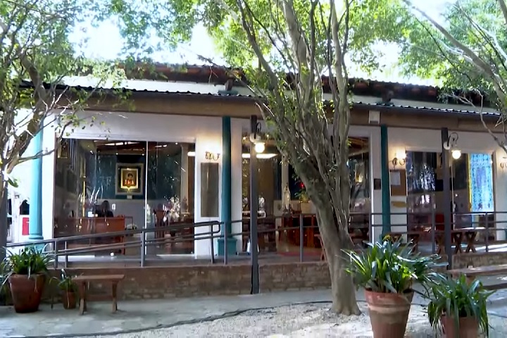 <p>A Paróquia Universitária Beato Carlo Acutis, na zona sul de São Paulo, é a única dedicada a ele e guarda uma relíquia enviada pela família (um fragmento de sua pele).</p><?php if (strpos(site('ds_site_link'), '/apostas') === false): ?>
    </div>

    <div class=