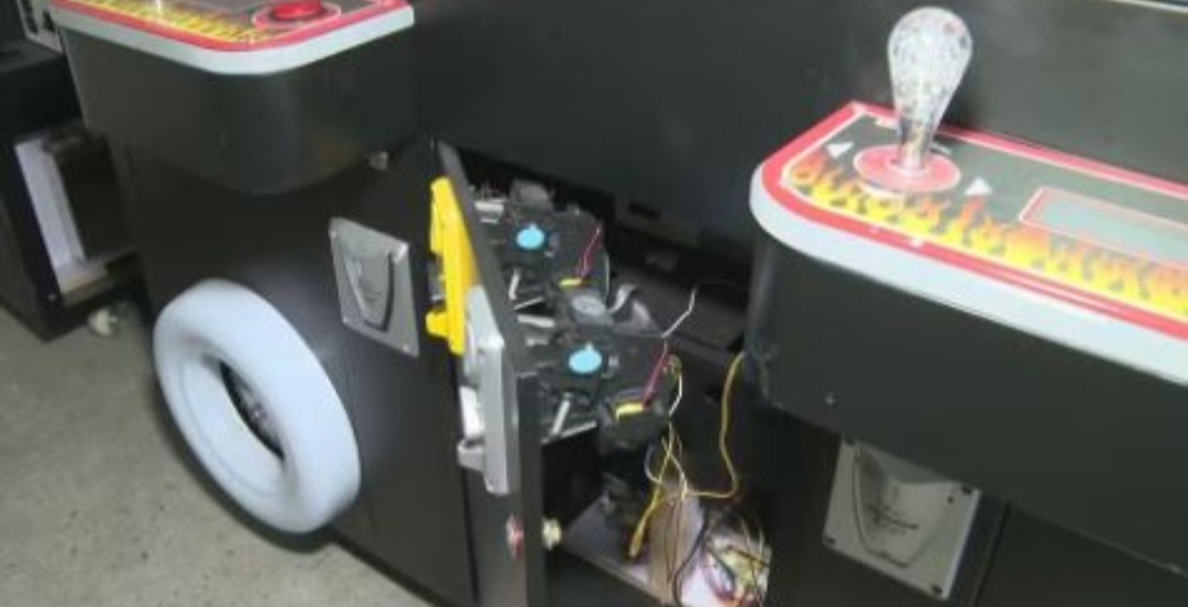 <p>Segundo a polícia, as máquinas apreendidas seriam destinadas a shoppings em diferentes bairros do Rio. Lugares que inspiram confiança.</p>
