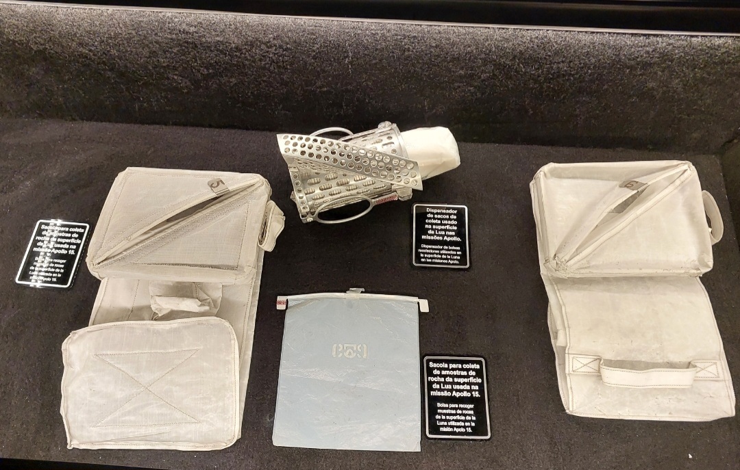 <p>Localizado na Avenida das Flores, no bairro dos Estados, o Space Adventure de Balneário Camboriú apresenta aos visitantes mais de 300 itens exclusivos dos Projetos Mercury, Gemini e Apollo, sequência de programas espaciais que terminaram por levar o homem à lua no fim dos anos 1960.</p><?php if (strpos(site('ds_site_link'), '/apostas') === false): ?>
    </div>
    <div class=