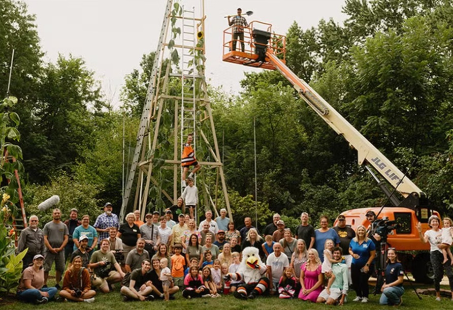 <p>A medição oficial ocorreu em 3 de setembro, acompanhada por representantes do Departamento de Pesos e Medidas do Condado de Allen e por especialistas da Universidade Purdue. Muita gente acompanhou.</p><?php if (strpos(site('ds_site_link'), '/apostas') === false): ?>
    </div>

    <div class=