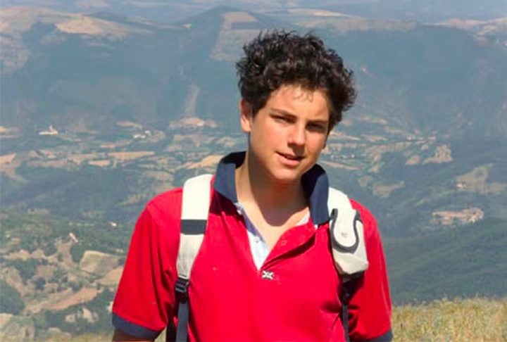 <p>O jovem italiano, que morreu em decorrência de uma leucemia em 2006, aos 15 anos, foi canonizado no dia 7 de setembro de 2025.</p></div>

<!-- INTERBANNER 5 [RETANGULO(BR)] - DESKTOP - [INTERNAS] -->
<div class=