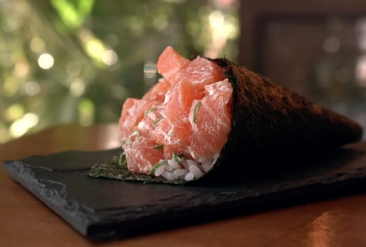 <p>Temaki: Cone de alga marinha recheado com arroz, peixe cru, legumes e outros ingredientes. Uma opção prática e saborosa para comer com as mãos</p><?php if (strpos(site('ds_site_link'), '/apostas') === false): ?>
    </div>

    <div class=