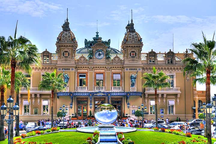 <p>Mônaco (Monte Carlo) – O Casino de Monte-Carlo é um ícone europeu do glamour e da aristocracia. Frequentado por celebridades e milionários desde o século 19.</p>
