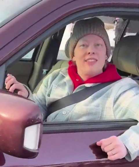 <p>A morte ocorrida em Minneapolis tornou-se um dos episódios mais emblemáticos e controversos ligados à atuação recente do Serviço de Imigração e Controle de Alfândega dos Estados Unidos.</p>
