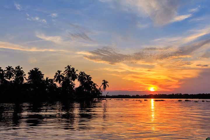 <p>A bacia de Maracaibo abriga uma enorme rede de poços, milhares de quilômetros de oleodutos e plataformas de extração que impulsionaram a economia do país por décadas, fazendo da Venezuela uma potência no setor.</p>
