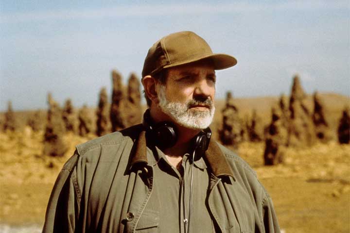 <p>Filmado em diferentes países europeus, o projeto enfrentou dificuldades de produção e interferências externas que afetaram o resultado final, algo que o próprio diretor reconheceu publicamente.</p>
