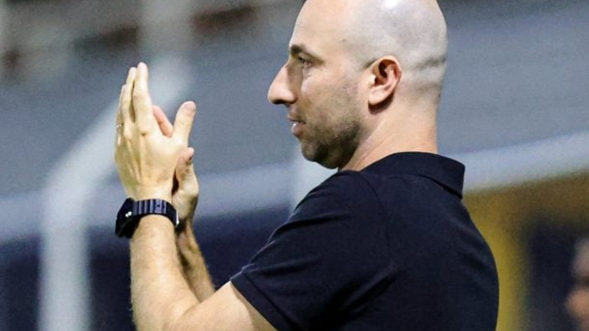 Treinador do sub-20 volta as atenções para a Copinha e deixa treinador rosarino com o comando da equipe no Carioca 