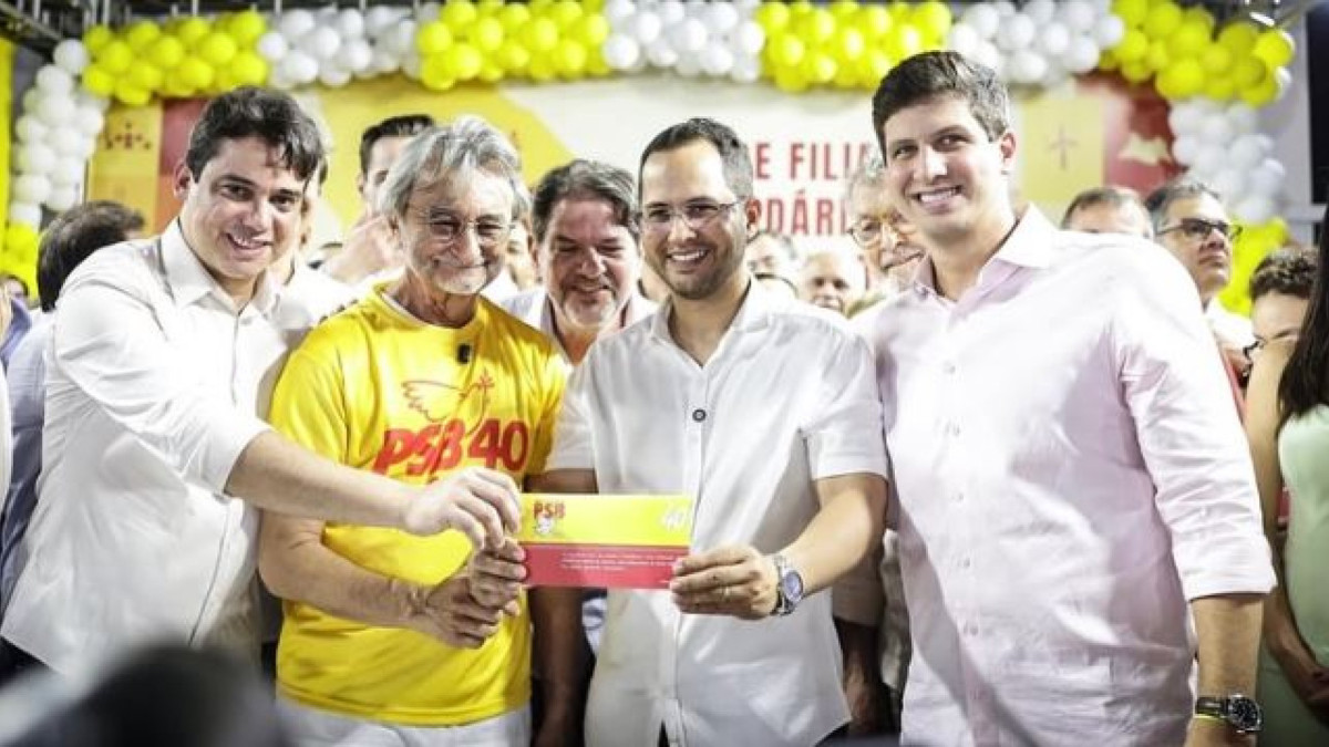 Júnior Mano, Acilon Gonçalves, Dr. Júnior, Cid Gomes e João Campos em evento de filiação ao PSB