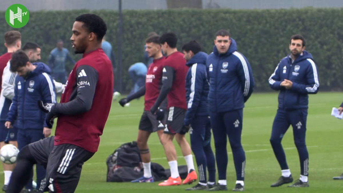 Mosquera retorna aos treinos após lesão no Arsenal