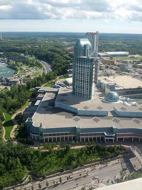 <p>Fallsview Casino Resort (Canadá) – Localizado próximo às Cataratas do Niágara, une paisagem natural e entretenimento. Destaca-se pelo turismo internacional.</p>
